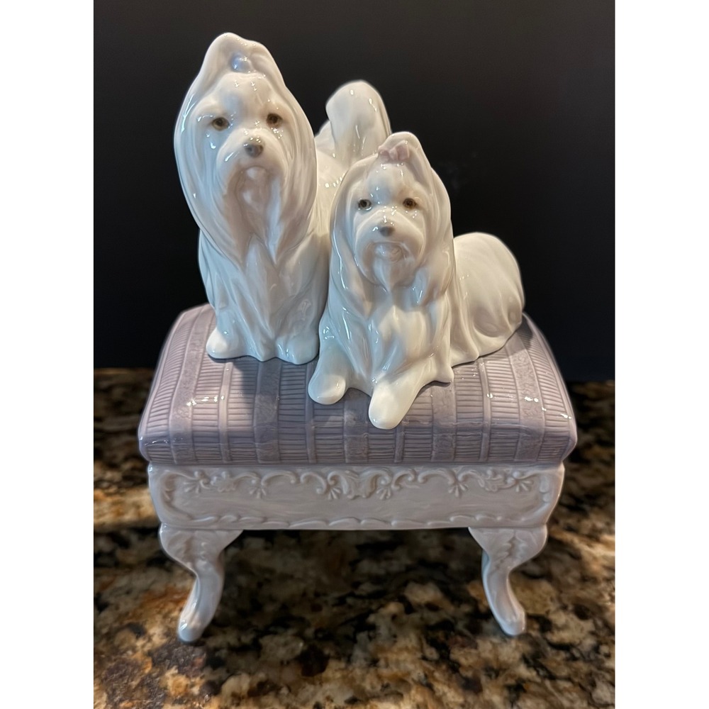 Lladro Sitting Pretty Dog Figurine Maltese Puppies #6688 2004